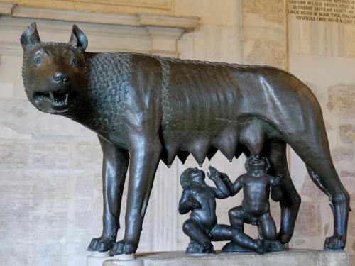 罗马母狼铜雕